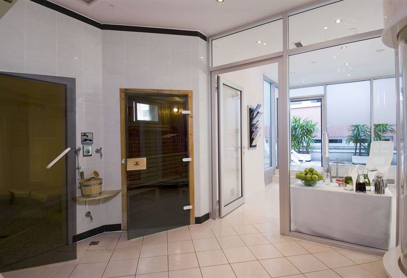 Hotel NH Danube City