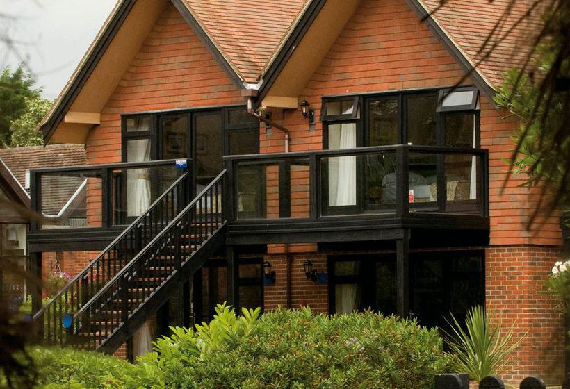 Macdonald Elmers Court Hotel & Resort 10