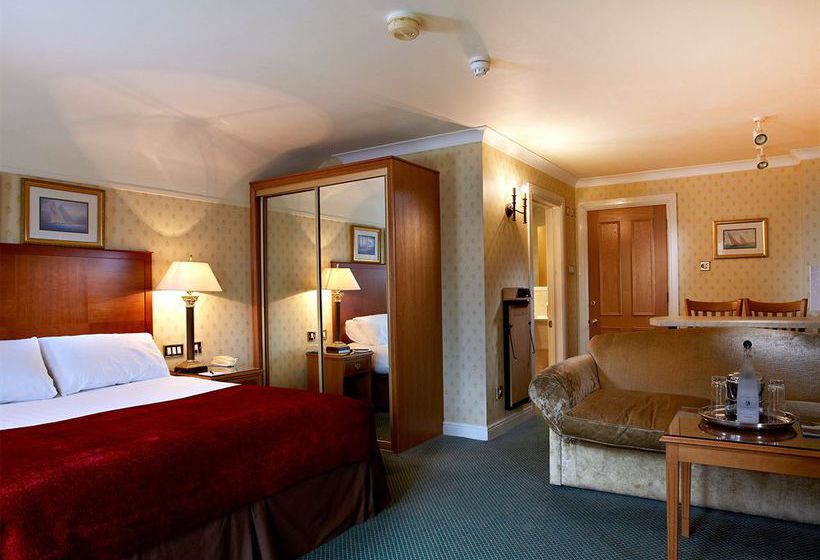 Macdonald Elmers Court Hotel & Resort 11