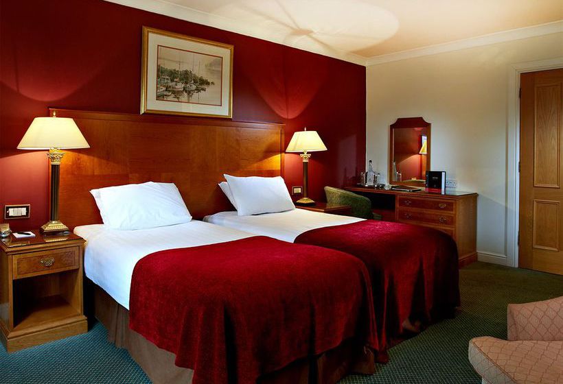 Macdonald Elmers Court Hotel & Resort 9