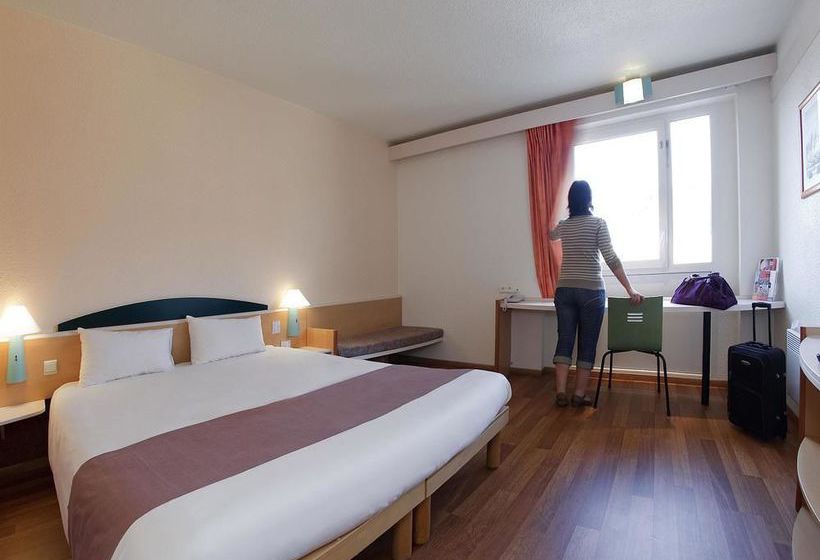 Hotel Ibis Mons Centre Gare 13