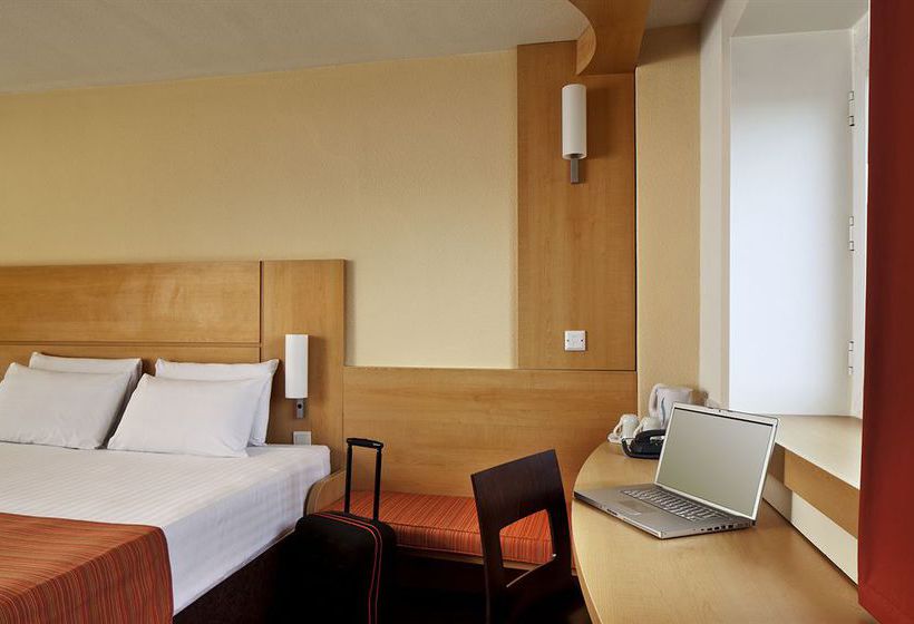 Hotel Ibis Stevenage Centre 1