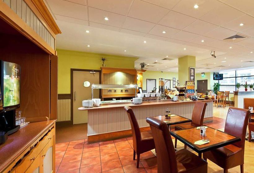 Hotel Ibis Stevenage Centre 11