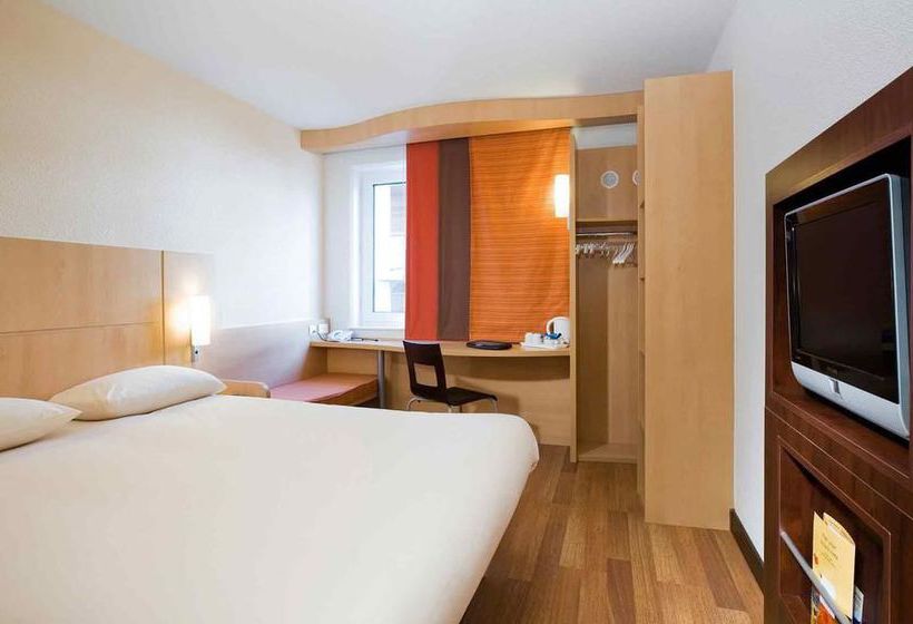 Hotel Ibis Stevenage Centre 12