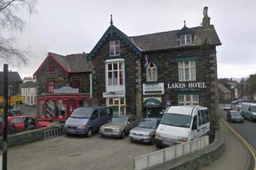 Lakes Hotel
