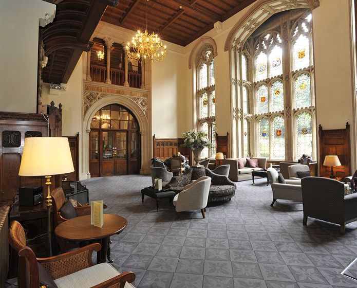 Hôtel Nutfield Priory & Spa 1