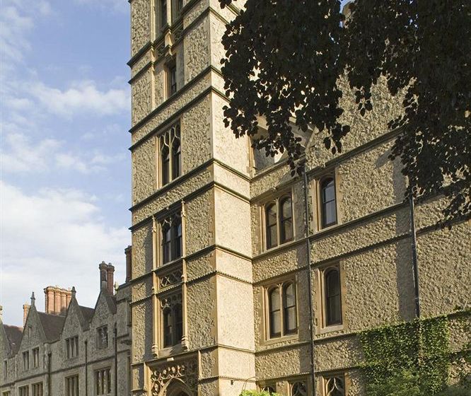 Hôtel Nutfield Priory & Spa 5