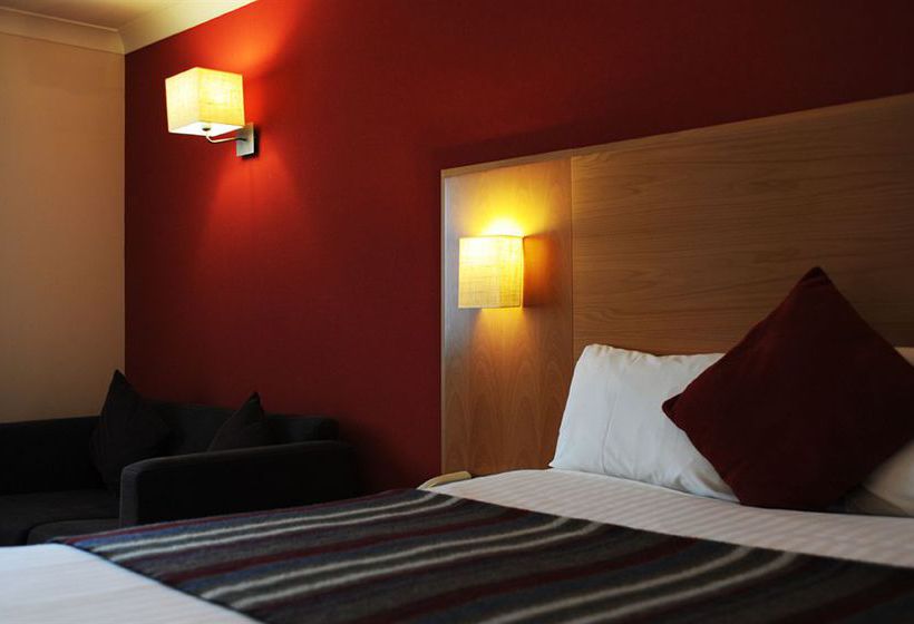 Village Hotel Birmingham Walsall 14