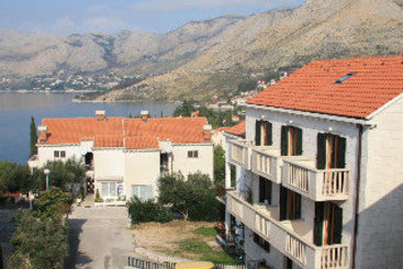 Apartments & Rooms Cina