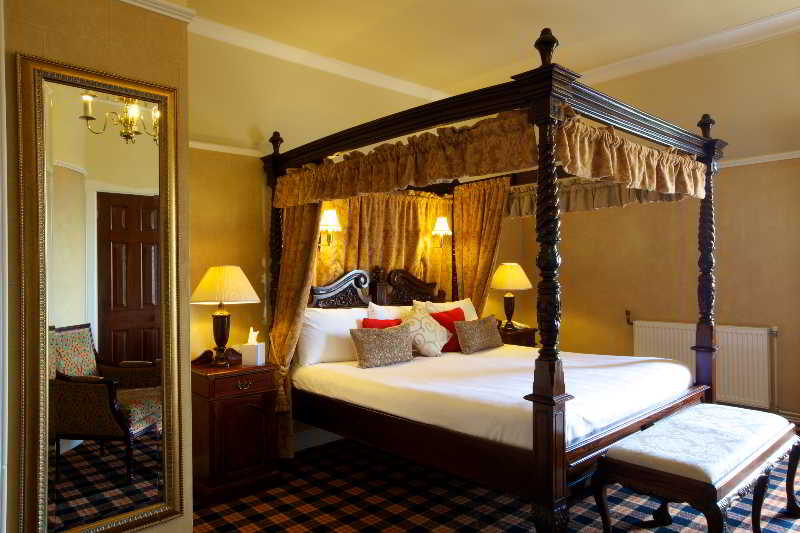 Tulloch Castle Hotel 10