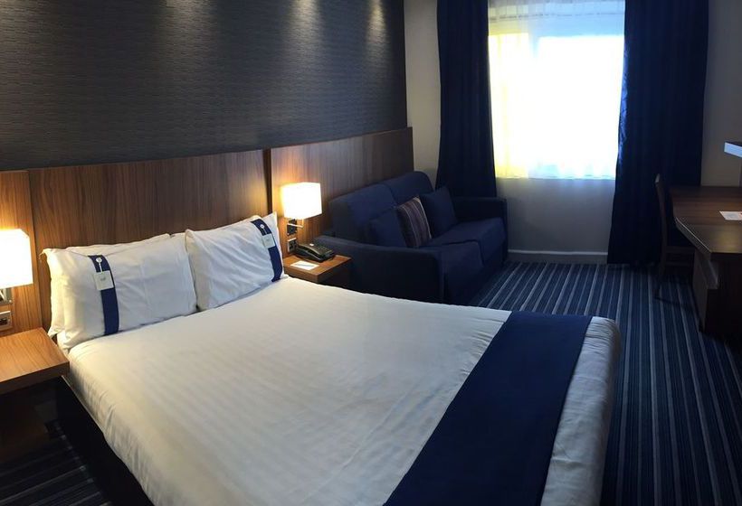 Hotel Holiday Inn Express Chester Racecourse 11