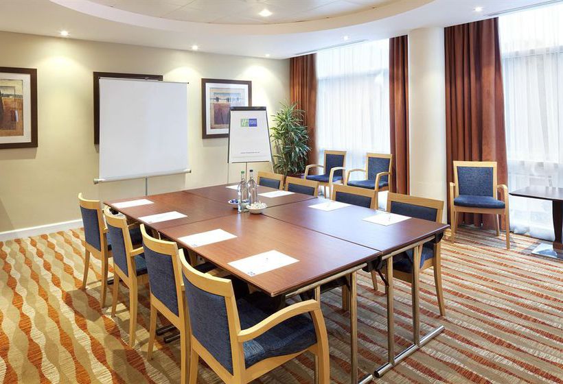 Hotel Holiday Inn Express Chester Racecourse 2