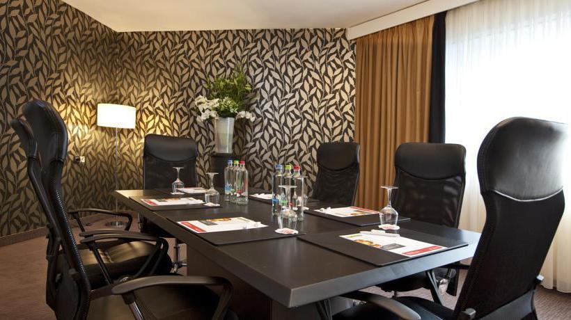 Hotel Ramada Plaza Antwerp 10