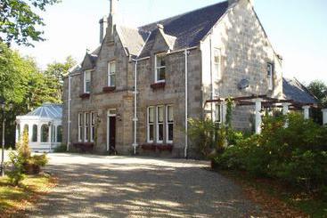 Ravenscourt House Hotel