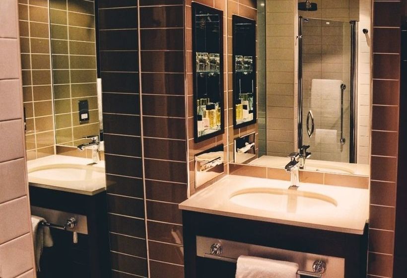 Hotel Dakota Eurocentral 18