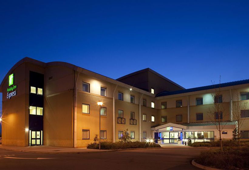 Hotel Holiday Inn Express Cardiff Airport 10