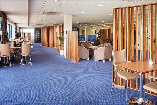 Hotel Holiday Inn Express Cardiff Airport 11
