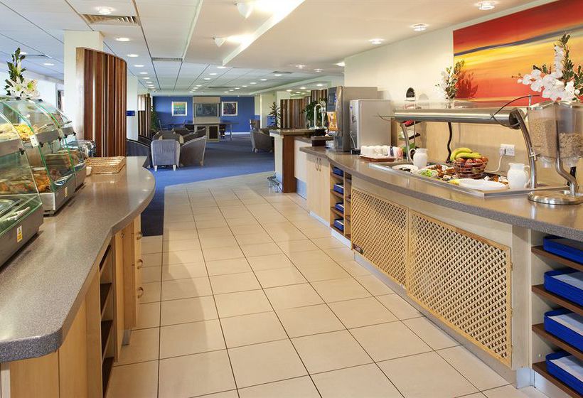 Hotel Holiday Inn Express Cardiff Airport 3