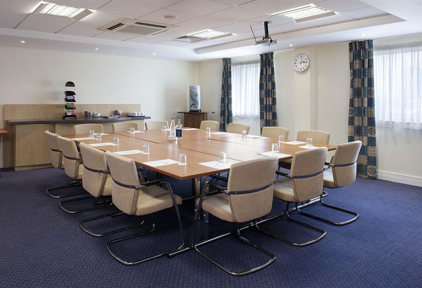 Hotel Holiday Inn Express Cardiff Airport 4