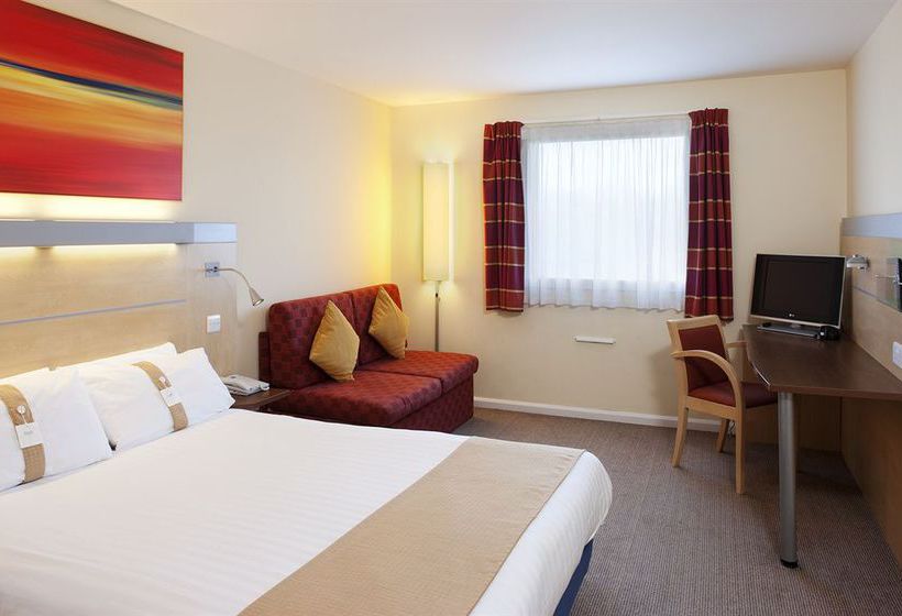 Hotel Holiday Inn Express Cardiff Airport 5
