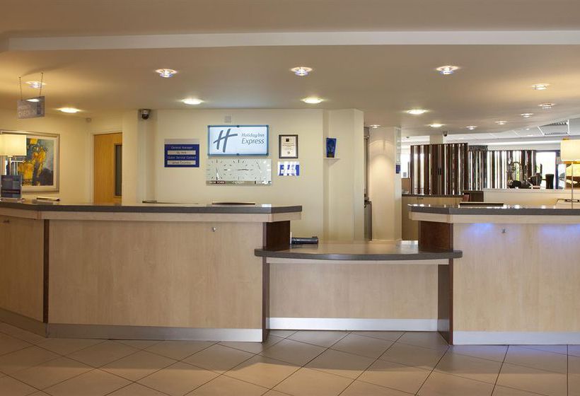 Hotel Holiday Inn Express Cardiff Airport 7