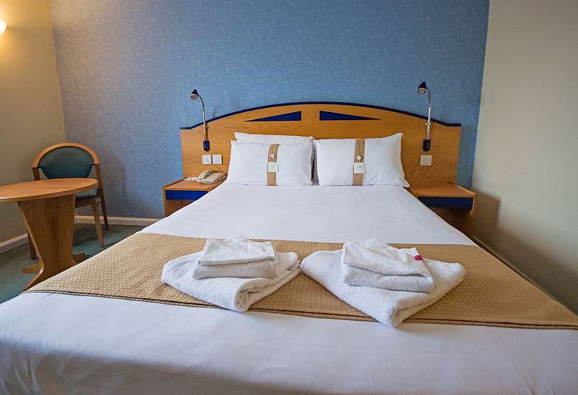 Hotel Holiday Inn Express Cardiff Airport 9