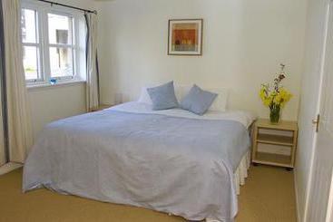 Edinburgh Apartments Rodney