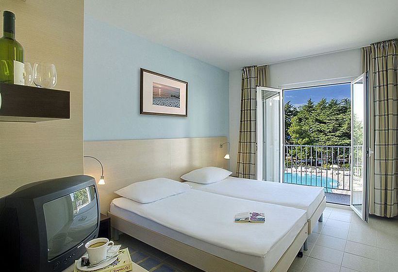 COOEE Pinia Hotel by Valamar 1