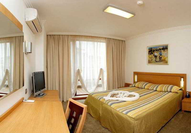 Hotel Emerald Beach Resort & Spa