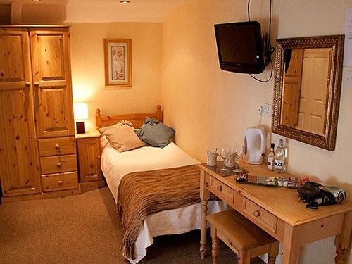 The Commercial Hotel 5