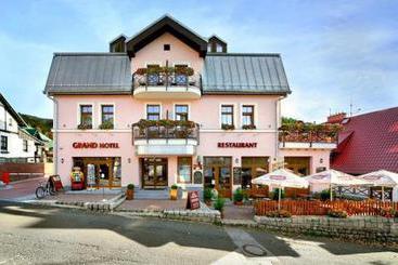 Felicity Hotel Grand