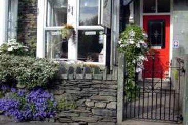 Hotel Autumn Leaves Guest House