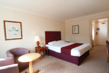 The Bell Hotel London Epping 12