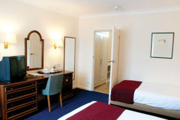 The Bell Hotel London Epping 16