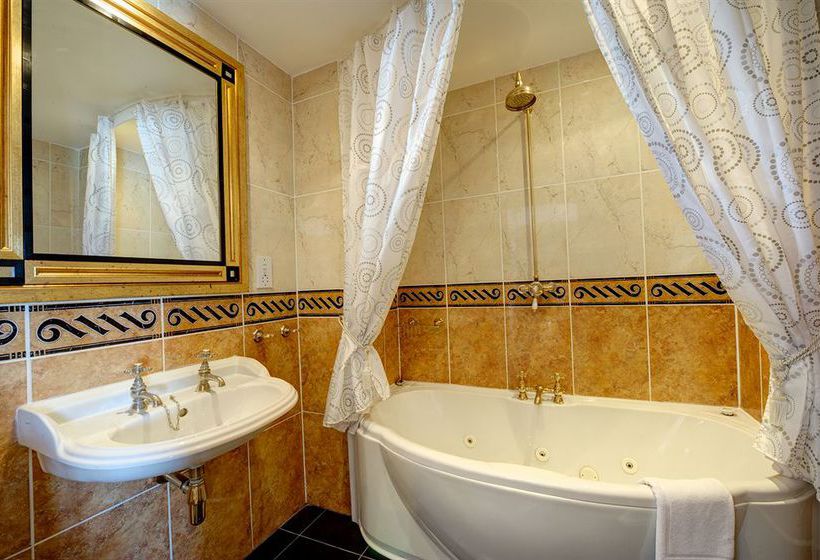 Hotel Clough Manor 3