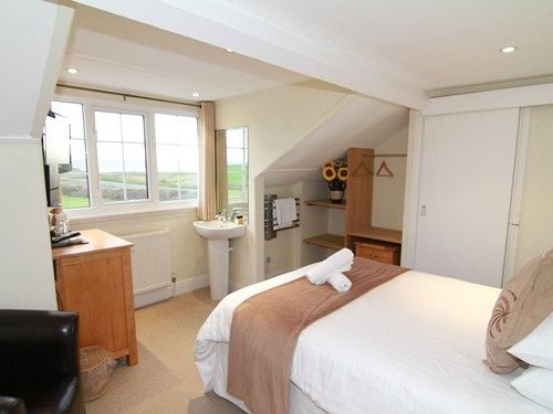 Elements Hotel & Bistro 18