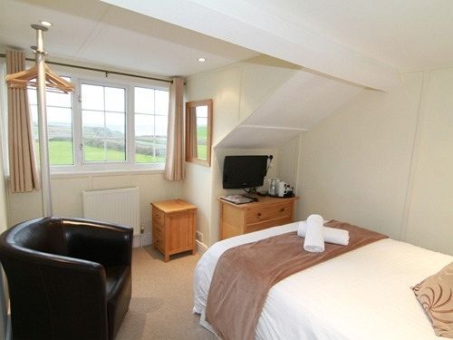 Elements Hotel & Bistro 19