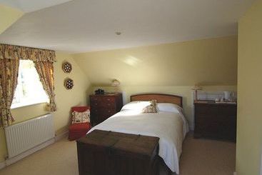 Hotel Rookwood Farmhouse Bed & Brea