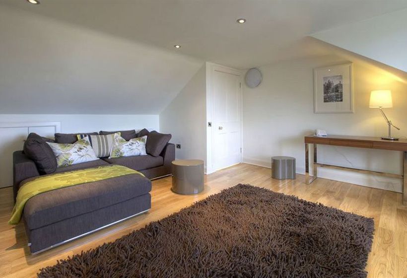 10 Claredon Crescent