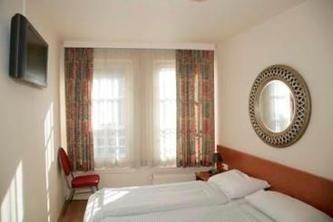 Hostel Budget Hotel Tourist Inn 4