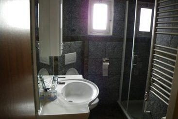 Amsterdam Cribs Red Light 2