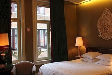 Hotel Diamonds & Pearls