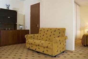 Premier Compass Hotel Odessa 10