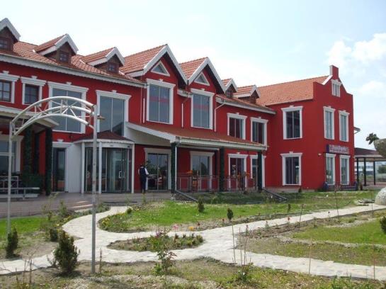 Bed & Breakfast Fun Park 6