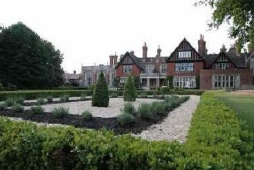 Macdonald Elmers Court Resort Apartments