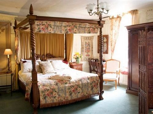 Compton House Hotel 1