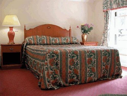 Zeus Hotel & Restaurant