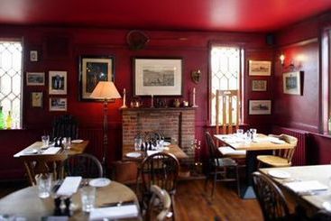 Hotel Peat Spade Inn 2