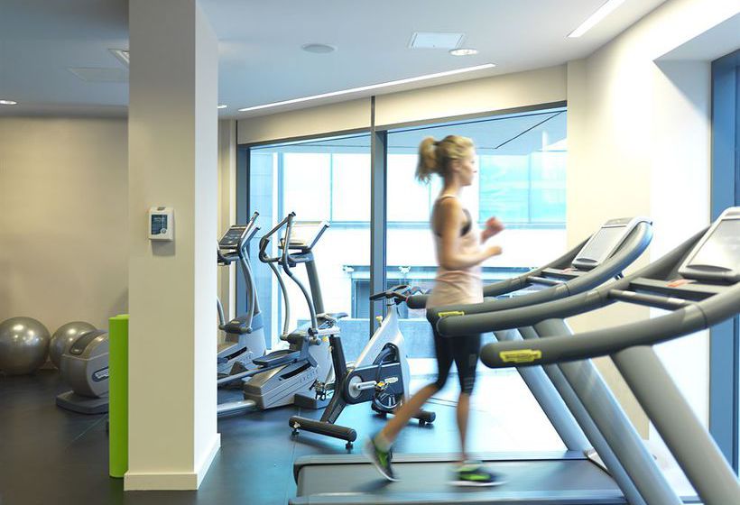 Hotel Guildford Harbour 4