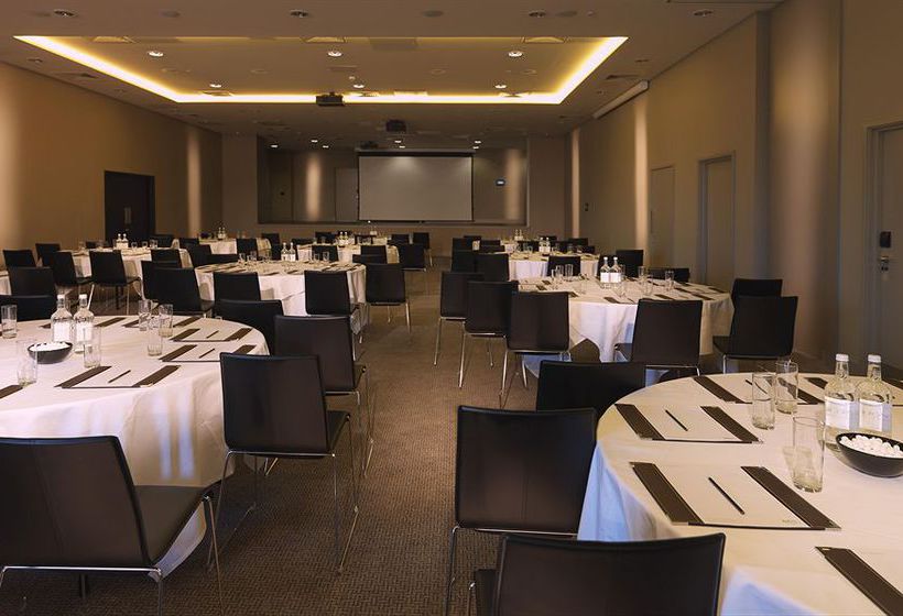 Hotel Guildford Harbour 9